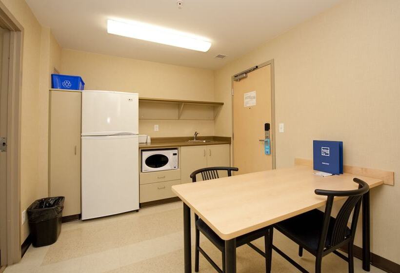 סוויטת 2 חדרי שינה, Residence & Conference Centre   Kamloops