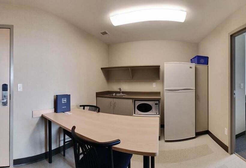 סוויטת 2 חדרי שינה, Residence & Conference Centre   Kamloops