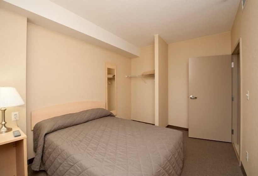 סוויטת 2 חדרי שינה, Residence & Conference Centre   Kamloops