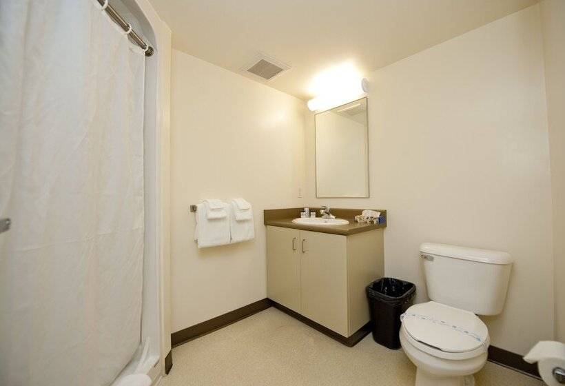 סוויטת 4 חדרים, Residence & Conference Centre   Kamloops