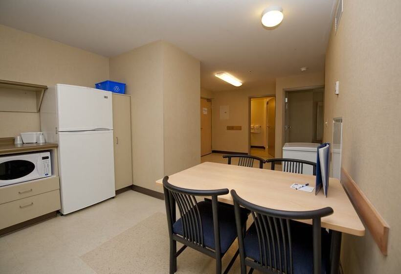 סוויטת 4 חדרים, Residence & Conference Centre   Kamloops