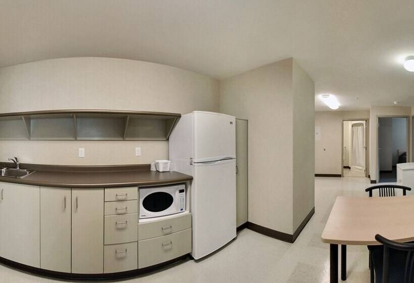 סוויטת 4 חדרים, Residence & Conference Centre   Kamloops