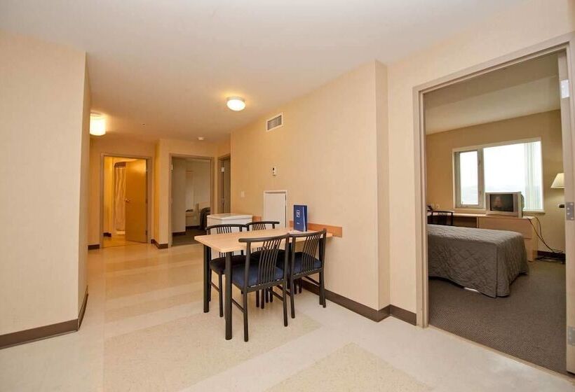 סוויטת 4 חדרים, Residence & Conference Centre   Kamloops