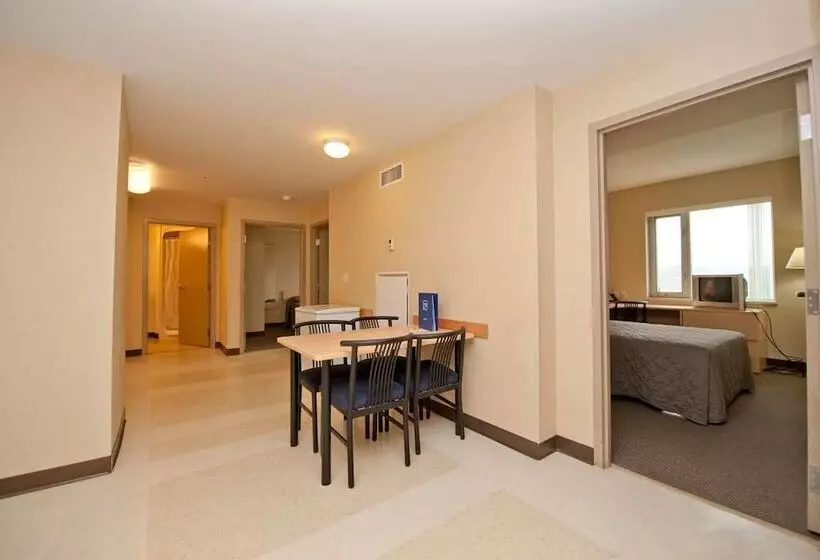 اتاق 4 خوابه, Residence & Conference Centre   Kamloops