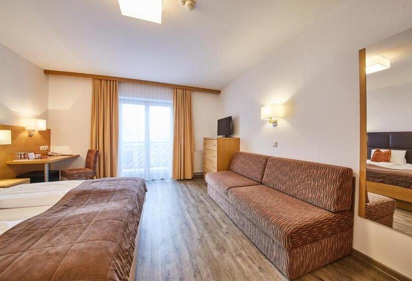 חדר סטנדרט לשלושה עם מרפסת, Römerhof