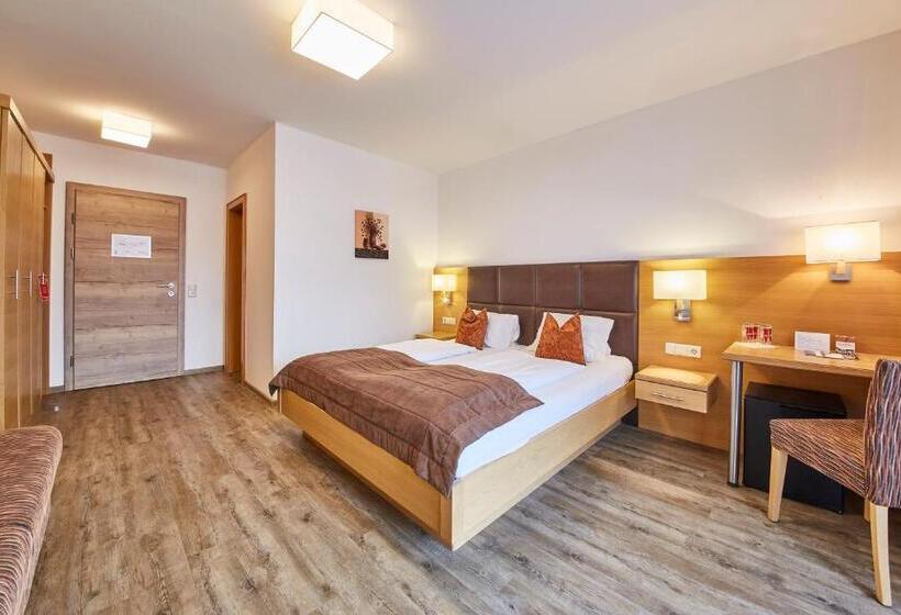 חדר סטנדרט לשלושה עם מרפסת, Römerhof