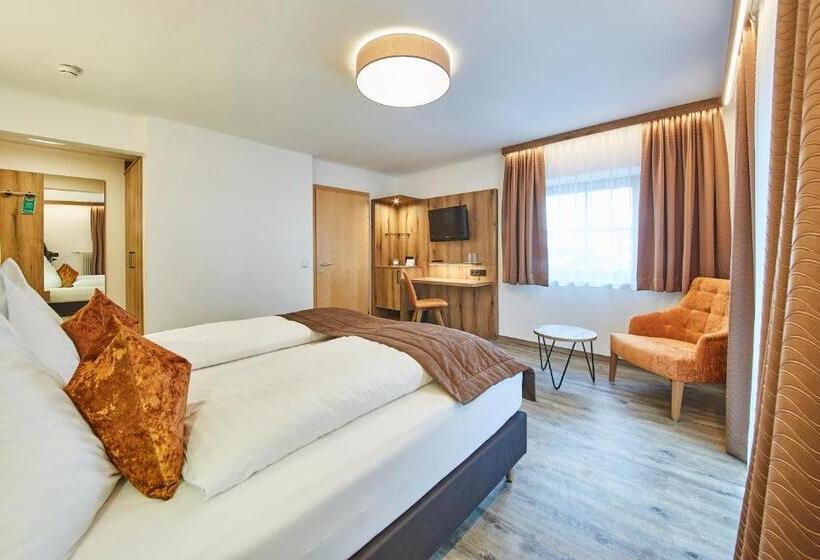 חדר סטנדרט לשלושה עם מרפסת, Römerhof