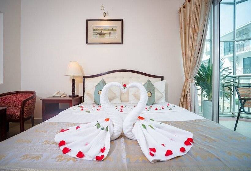 חדר סטנדרט, Silver Mounts