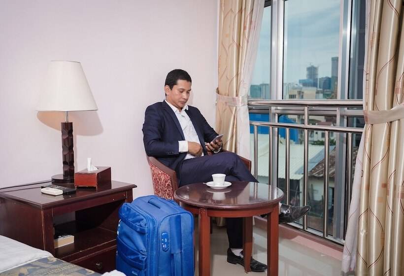 חדר משפחתי, Silver Mounts