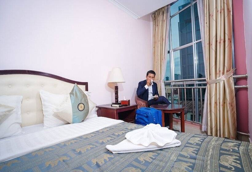 חדר משפחתי, Silver Mounts