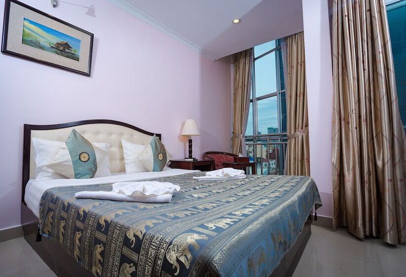 חדר משפחתי, Silver Mounts