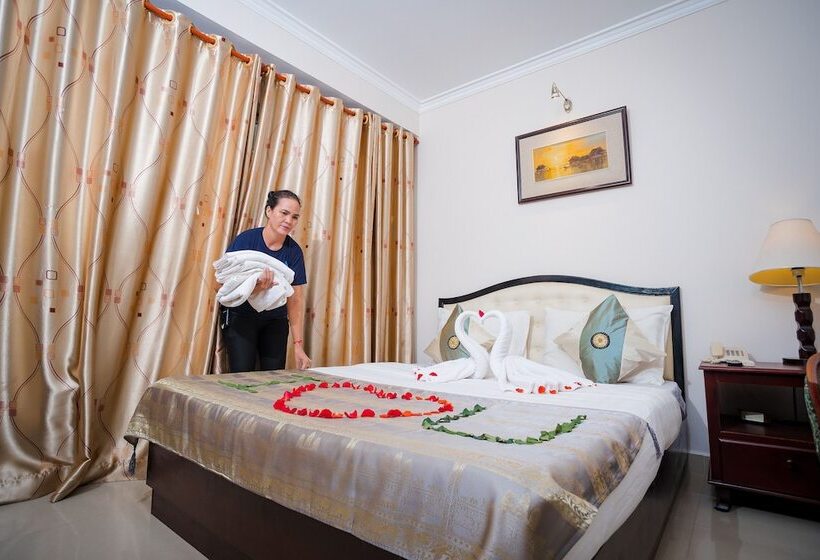 חדר סטנדרט, Silver Mounts