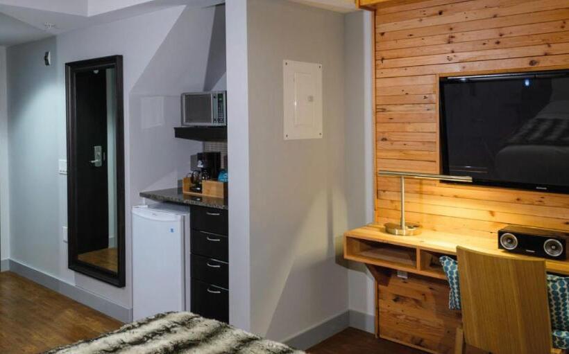 Номер Deluxe, Skwachays Lodge