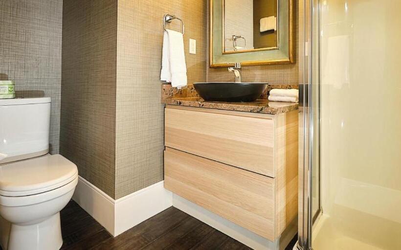 Номер Deluxe, Skwachays Lodge