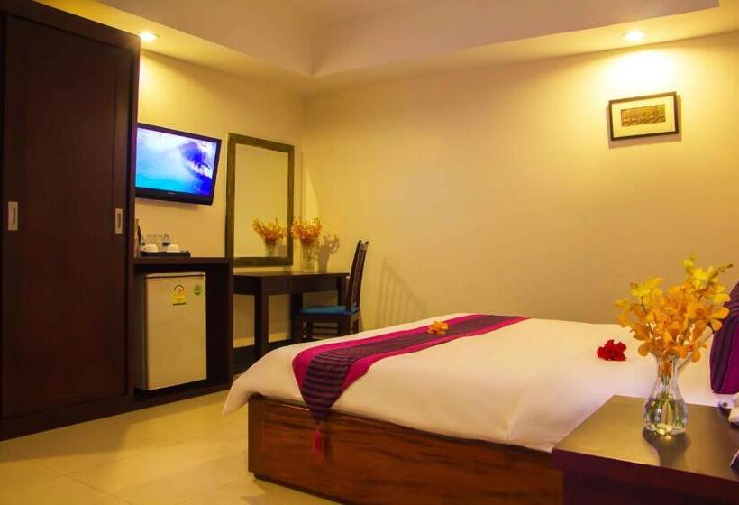 חדר סופריור עם מרפסת, Skyline Boutique