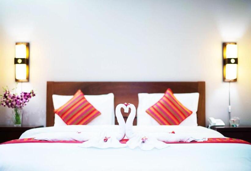 חדר סופריור עם מרפסת, Skyline Boutique