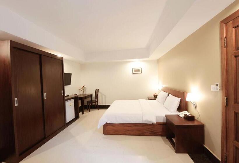 חדר סופריור עם מרפסת, Skyline Boutique