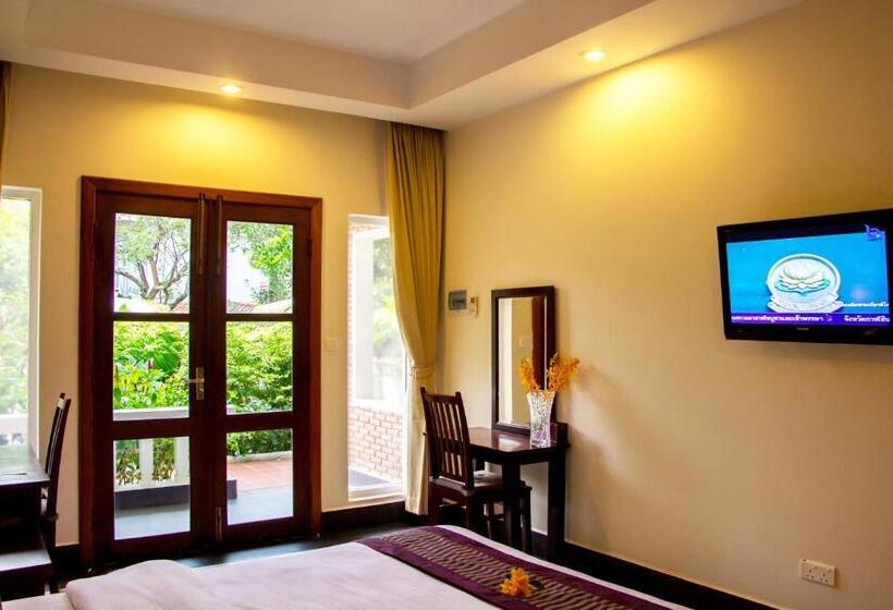 חדר אקזקיוטיב, Skyline Boutique