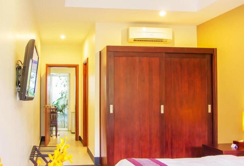 חדר אקזקיוטיב, Skyline Boutique