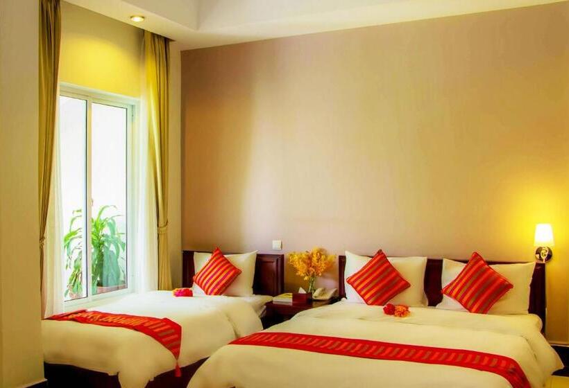 חדר משפחתי, Skyline Boutique