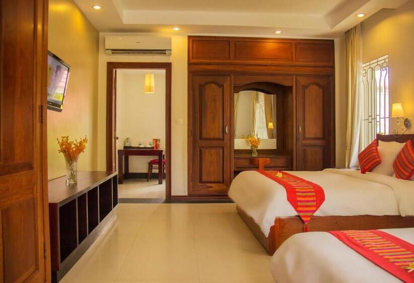 חדר משפחתי, Skyline Boutique