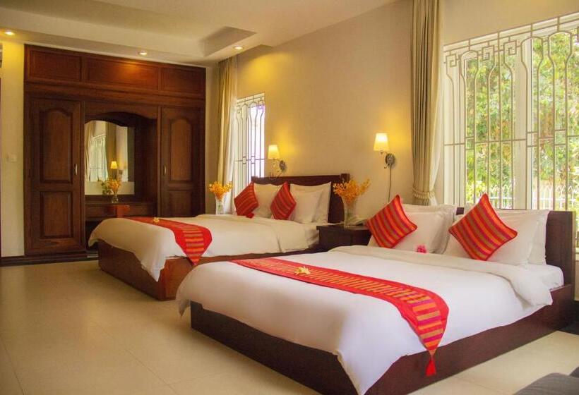 חדר משפחתי, Skyline Boutique