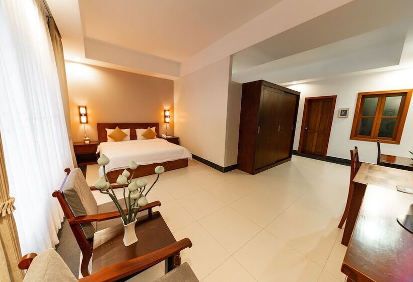 חדר אקזקיוטיב, Skyline Boutique