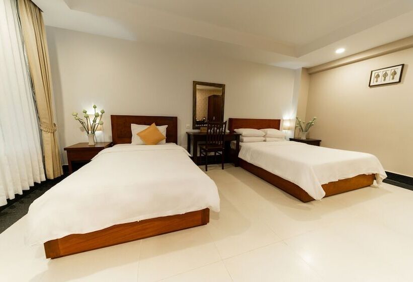 חדר משפחתי, Skyline Boutique