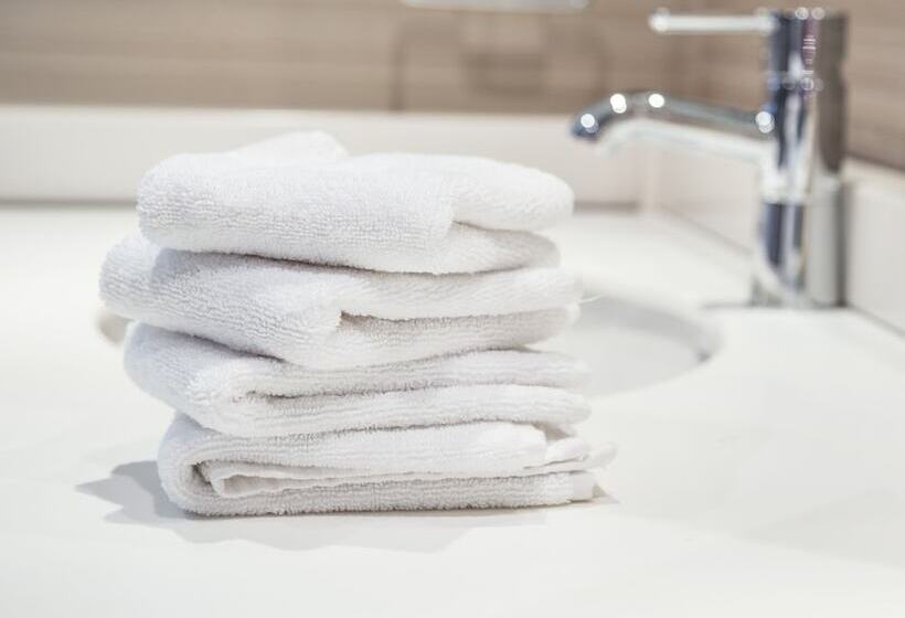 豪华湖景房, St Christophe Hotel & Spa, Ascend Hotel Collection