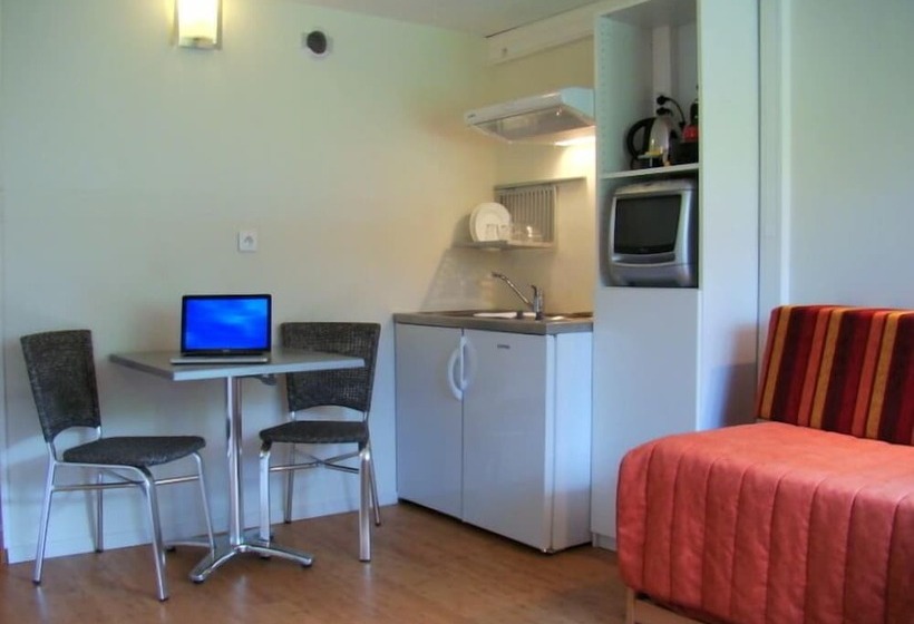 Студия Стандарт, Hôtel Pierre Blanche