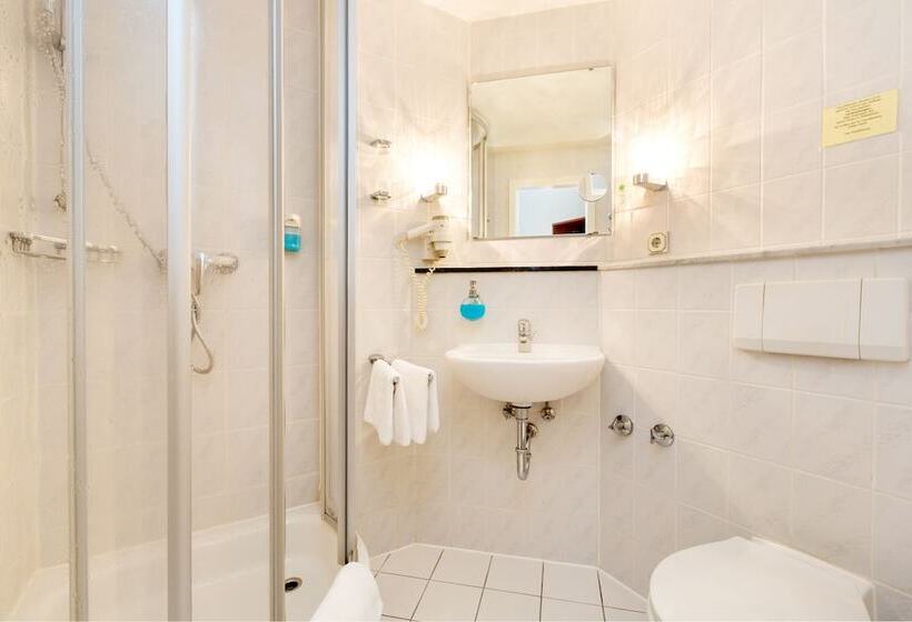 غرفة قياسية ثلاثية, Kurhotel Sassnitz