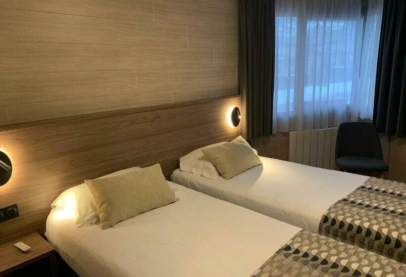 اتاق استاندارد یک نفره, Logis Hotel Restaurant Spa Le Lac