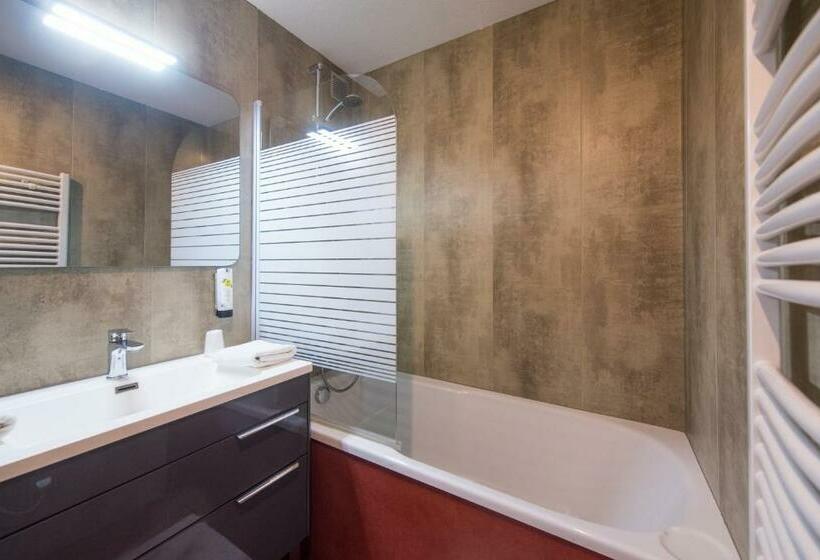 اتاق استاندارد یک نفره, Logis Hotel Restaurant Spa Le Lac