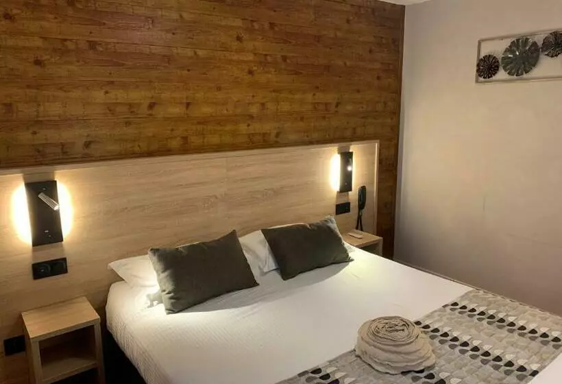 キングサイズベッドのスタンダードルーム, Logis Hotel Restaurant Spa Le Lac