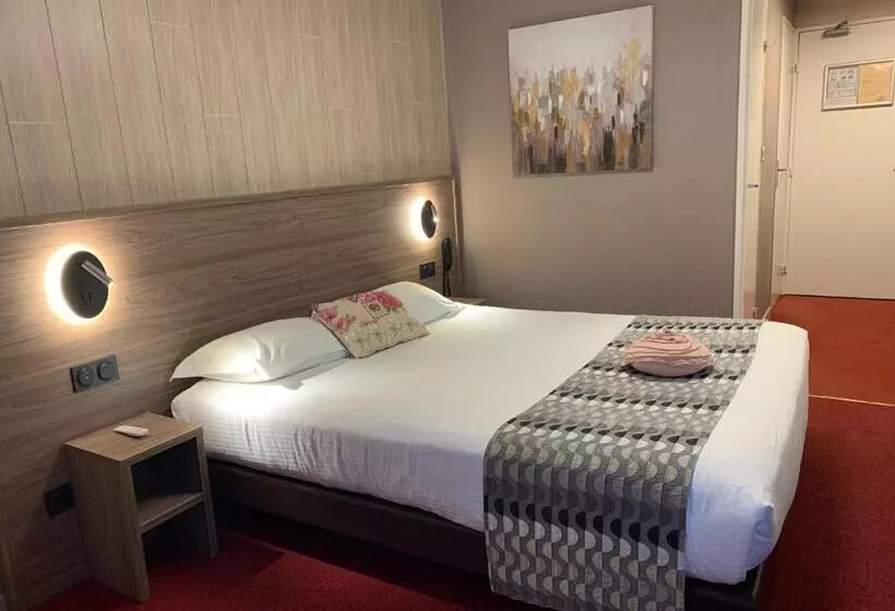 キングサイズベッドのスタンダードルーム, Logis Hotel Restaurant Spa Le Lac