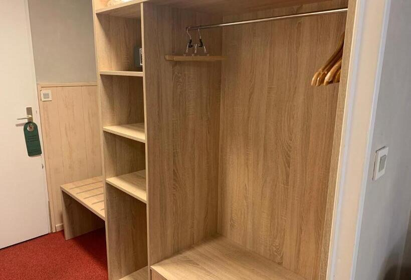 اتاق استاندارد با تخت بزرگ, Logis Hotel Restaurant Spa Le Lac