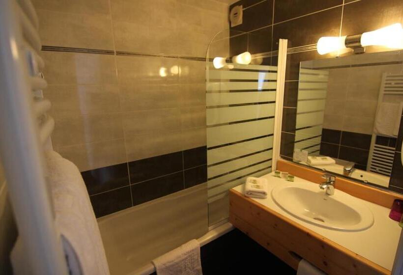 اتاق استاندارد سه نفره, Logis Hotel Restaurant Spa Le Lac