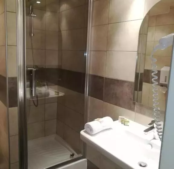 １階のスタンダードルーム, Logis Hotel Restaurant Spa Le Lac