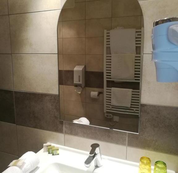 اتاق استاندارد در طبقه همکف, Logis Hotel Restaurant Spa Le Lac