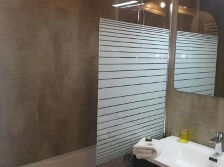 اتاق استاندارد یک نفره, Logis Hotel Restaurant Spa Le Lac