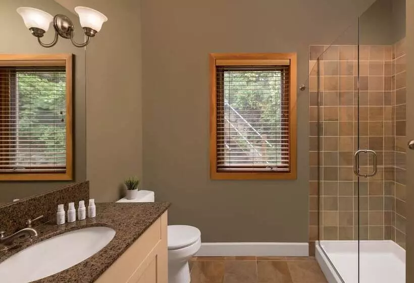 ツーベッドルーム　ヴィラ, Outback Lakeside Vacation Homes
