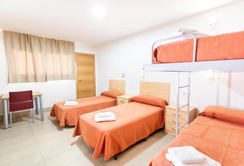 اتاق استاندارد سه نفره, Albergue Inturjoven Sevilla