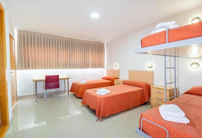 اتاق استاندارد سه نفره, Albergue Inturjoven Sevilla