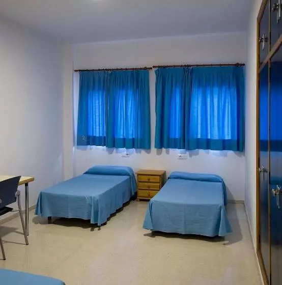 Standard Neljän Hengen Huone, Albergue Inturjoven Sevilla