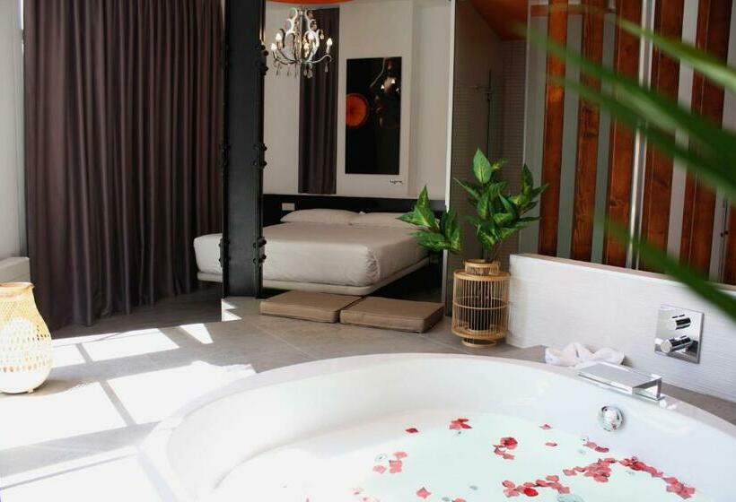 اتاق لوکس با وان آب گرم, Vitium Urban Suites