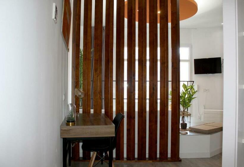 اتاق لوکس با وان آب گرم, Vitium Urban Suites