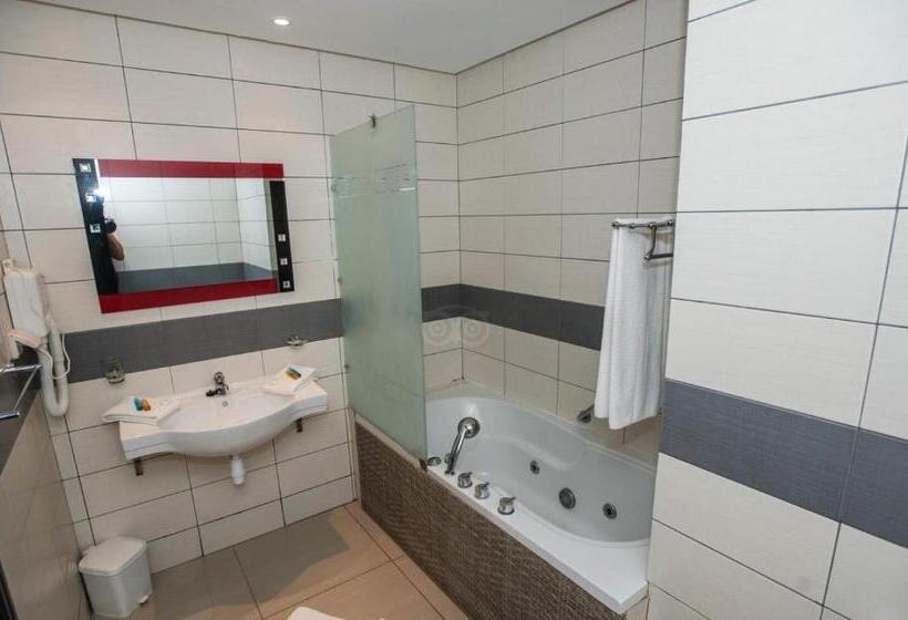 スタンダードシングルルーム, Lella Meriam