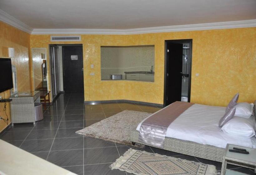 ジュニアスイート, Lella Meriam