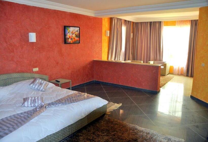 ジュニアスイート, Lella Meriam