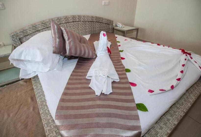 スタンダード４人部屋, Lella Meriam